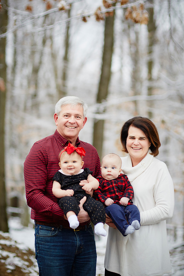 The T Family: Holiday Portrait Session in Walton Hills, Ohio