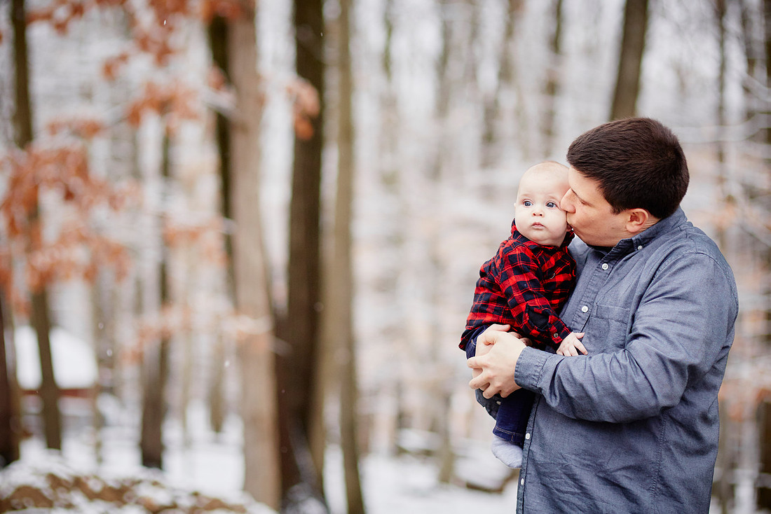 The T Family: Holiday Portrait Session in Walton Hills, Ohio