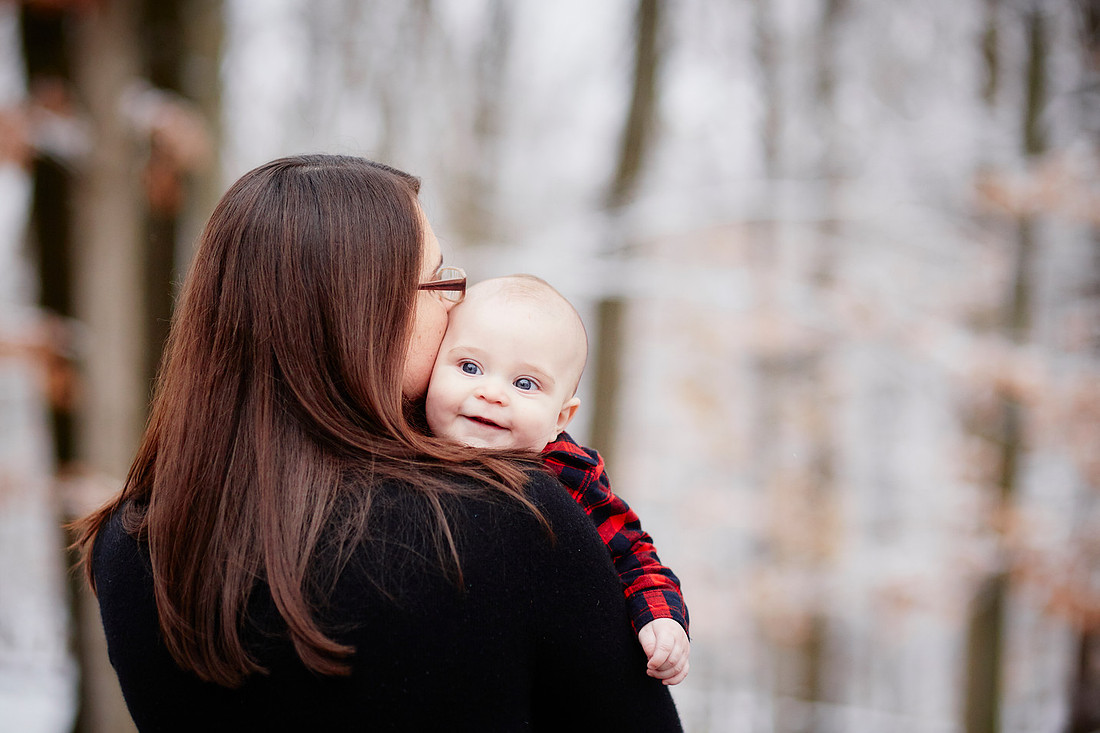 The T Family: Holiday Portrait Session in Walton Hills, Ohio