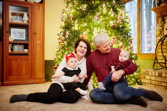 The T Family: Holiday Portrait Session in Walton Hills, Ohio