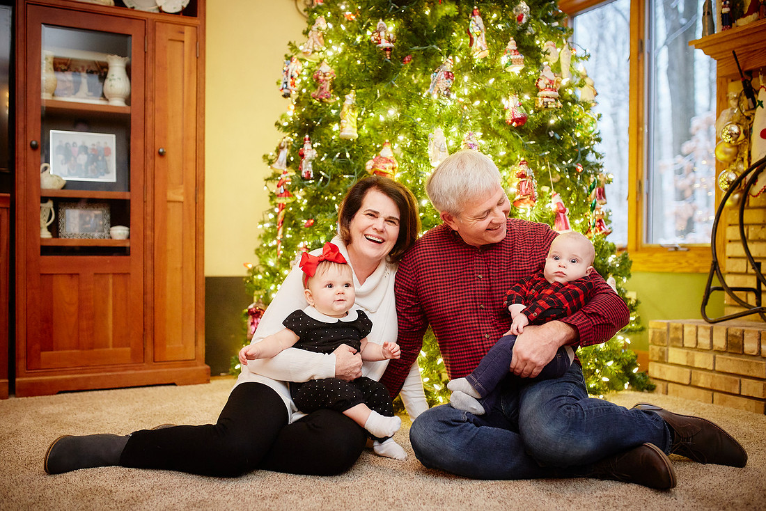 The T Family: Holiday Portrait Session in Walton Hills, Ohio