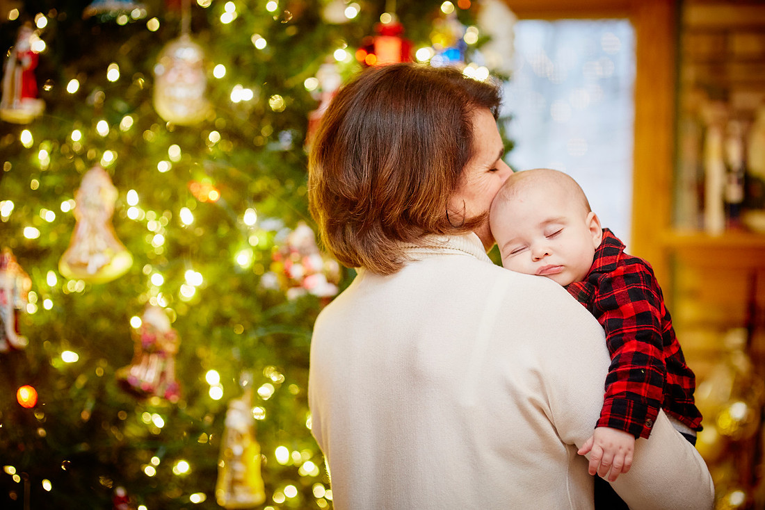 The T Family: Holiday Portrait Session in Walton Hills, Ohio