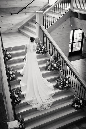 Jenna & Thomas: Wedding at Tall Oaks Event Complex in Kirtland