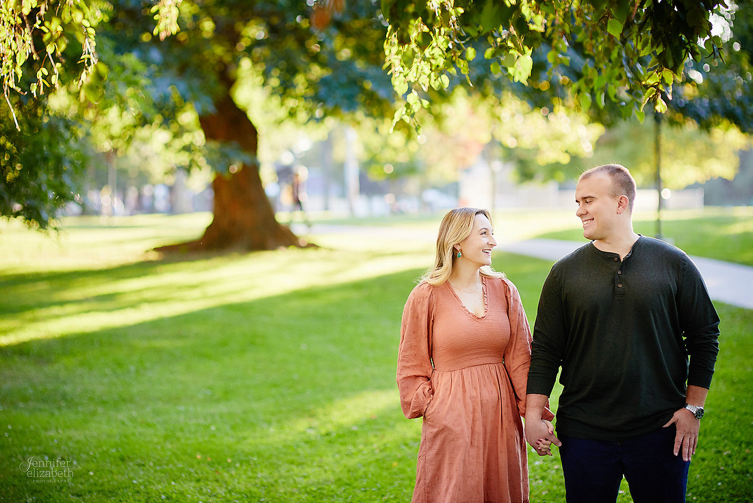 Savannah & Nick: Engagement Session at Lakewood Park