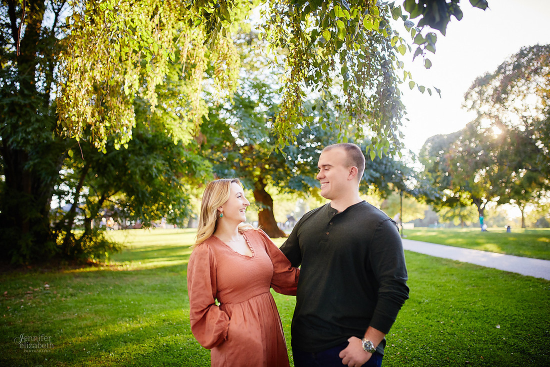 Savannah & Nick: Engagement Session at Lakewood Park
