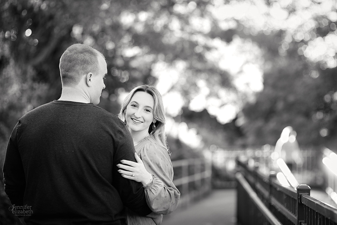 Savannah & Nick: Engagement Session at Lakewood Park
