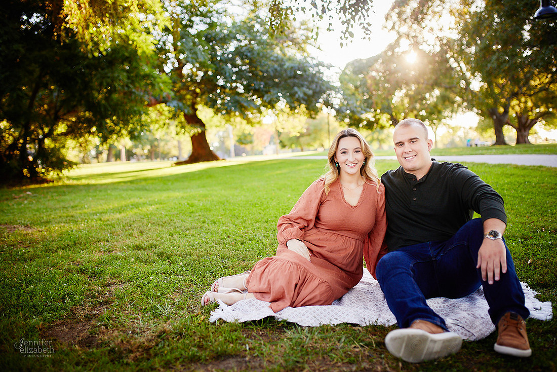 Savannah & Nick: Engagement Session at Lakewood Park
