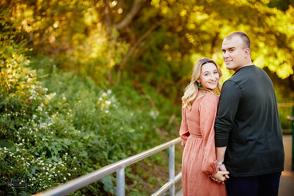 Savannah & Nick: Engagement Session at Lakewood Park