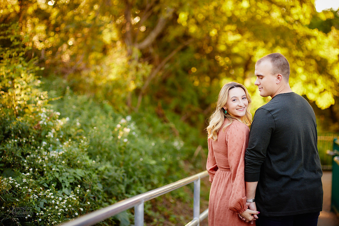 Savannah & Nick: Engagement Session at Lakewood Park