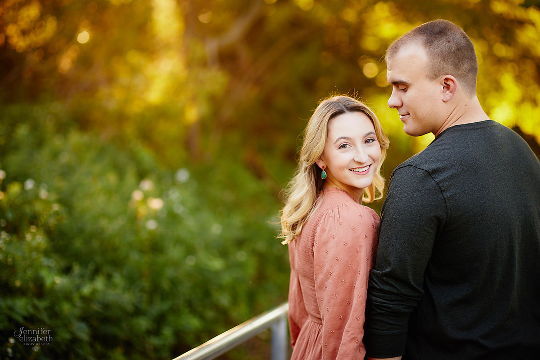Savannah & Nick: Engagement Session at Lakewood Park