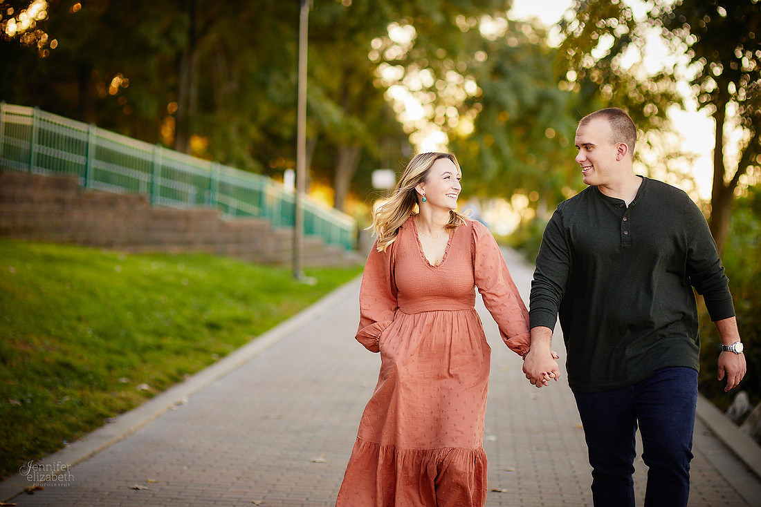 Savannah & Nick: Engagement Session at Lakewood Park
