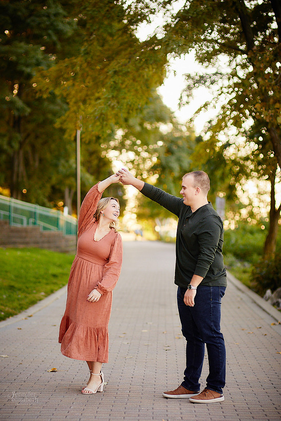 Savannah & Nick: Engagement Session at Lakewood Park