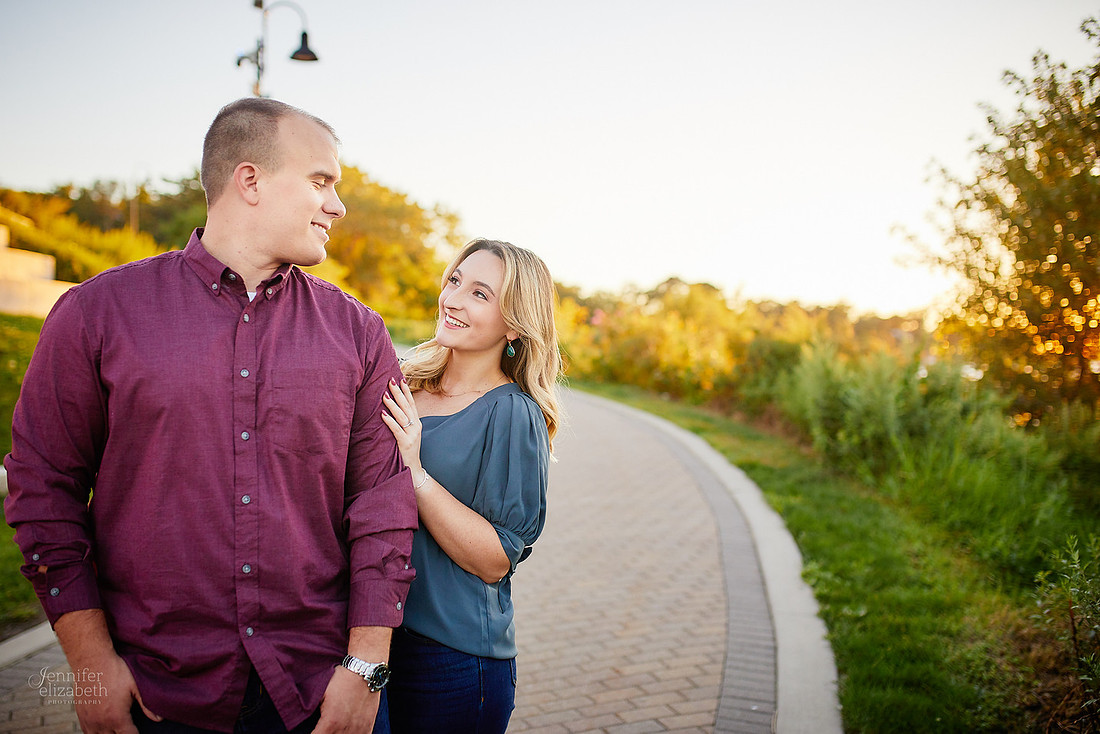 Savannah & Nick: Engagement Session at Lakewood Park