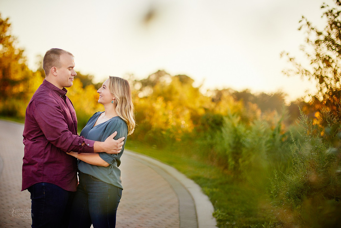 Savannah & Nick: Engagement Session at Lakewood Park