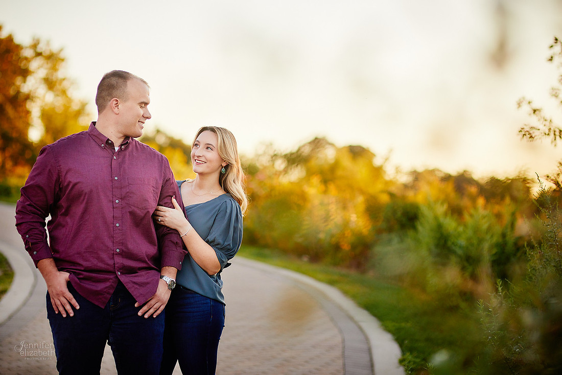 Savannah & Nick: Engagement Session at Lakewood Park