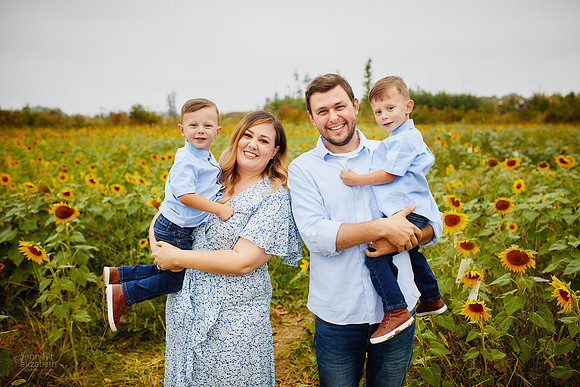 Sunflower Field Mini Sessions at Maria's Field of Hope
