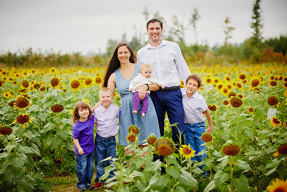 Sunflower Field Mini Sessions at Maria's Field of Hope