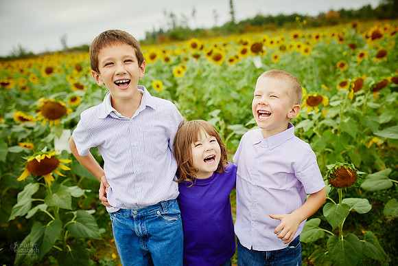 Sunflower Field Mini Sessions at Maria's Field of Hope