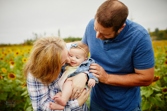 Sunflower Field Mini Sessions at Maria's Field of Hope