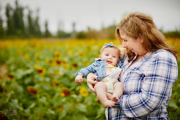 Sunflower Field Mini Sessions at Maria's Field of Hope
