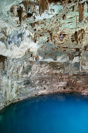 Cenote near Chichén Itzá, México