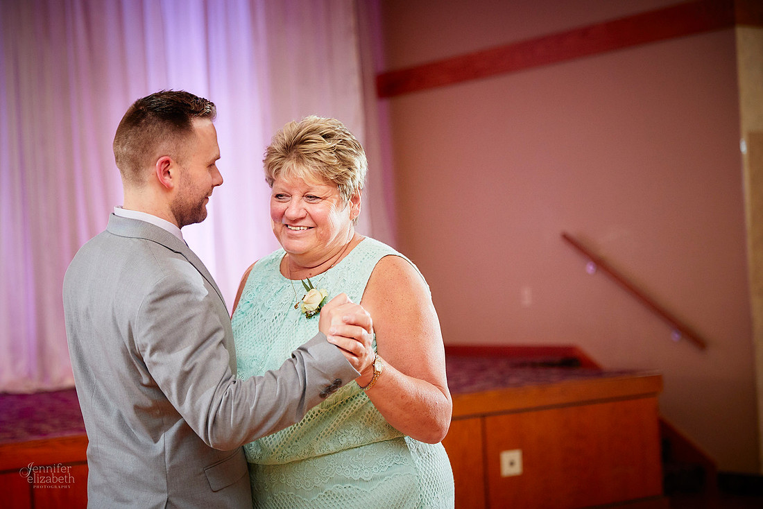 Melissa & Matt: Wedding at Twinhaven Reception Hall