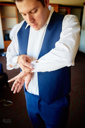 Laura & Ryan: Wedding at Olney Gallery and Tremont Cityside Ballroom in Cleveland