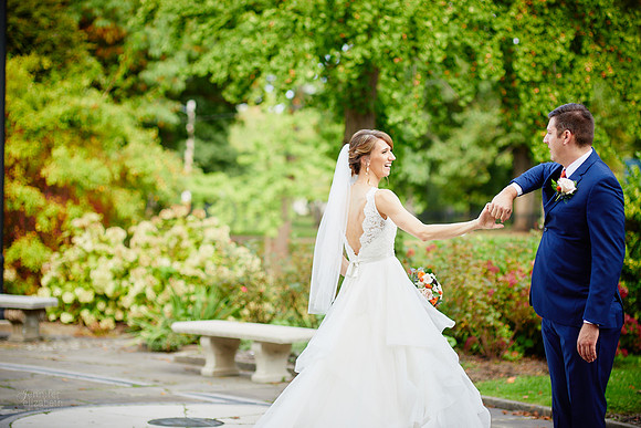 Laura & Ryan: Wedding at Olney Gallery and Tremont Cityside Ballroom in Cleveland