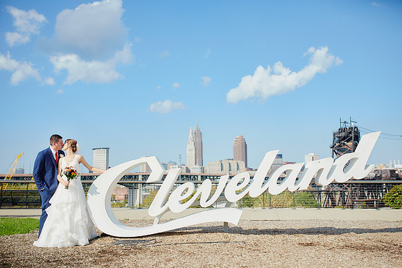 Laura & Ryan: Wedding at Olney Gallery and Tremont Cityside Ballroom in Cleveland