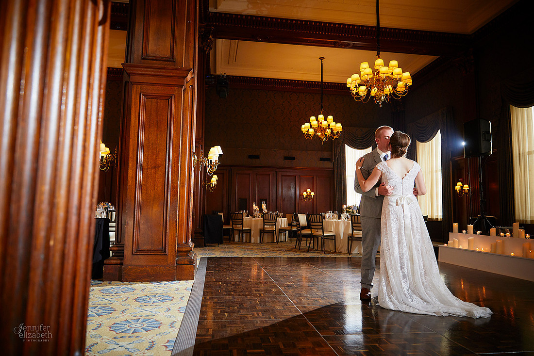 Miriam & Derrick: Downtown Cleveland Wedding at The Union Club