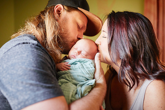 Baby Raylin: Lifestyle Newborn Family Portrait Session in Parma