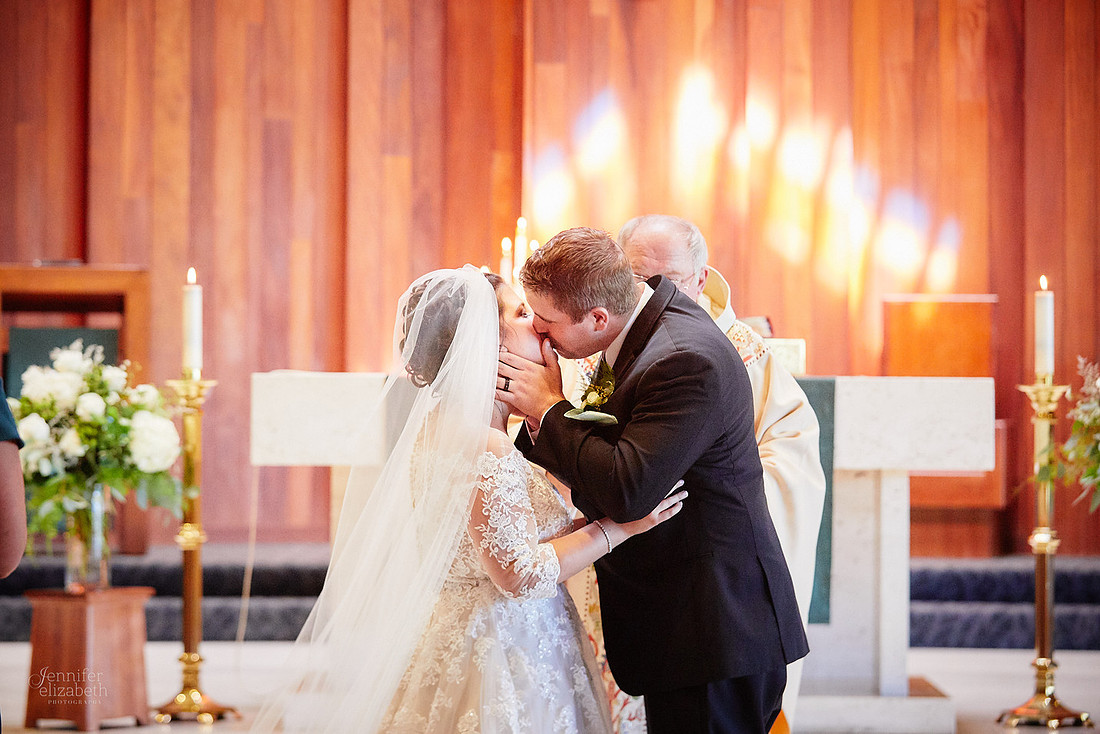 Jamie & Joe: Wedding at Squaw-Creek Avalon Golf and Country Club