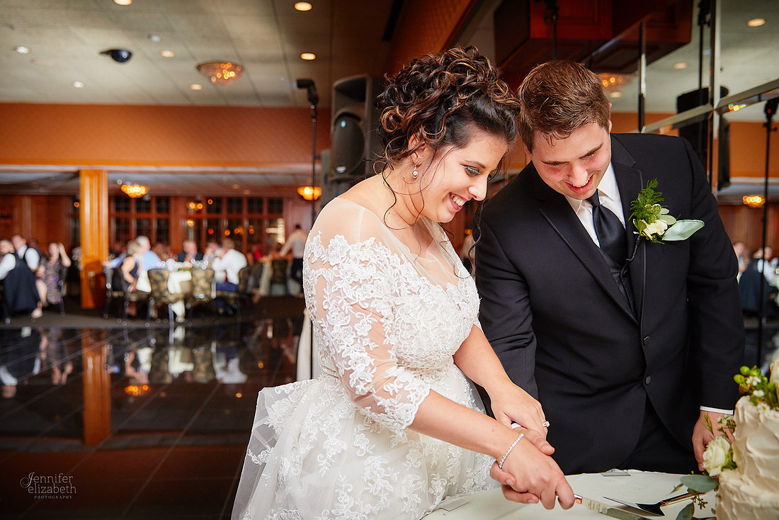 Jamie & Joe: Wedding at Squaw-Creek Avalon Golf and Country Club