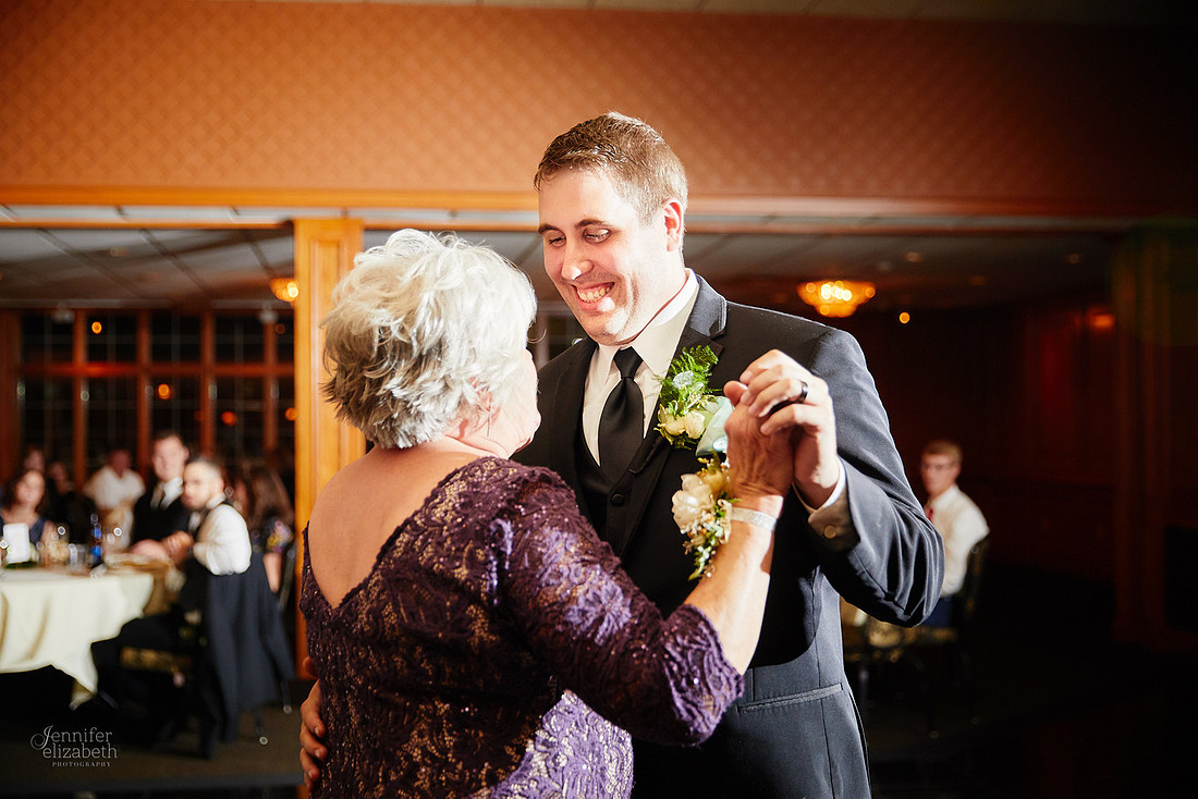 Jamie & Joe: Wedding at Squaw-Creek Avalon Golf and Country Club