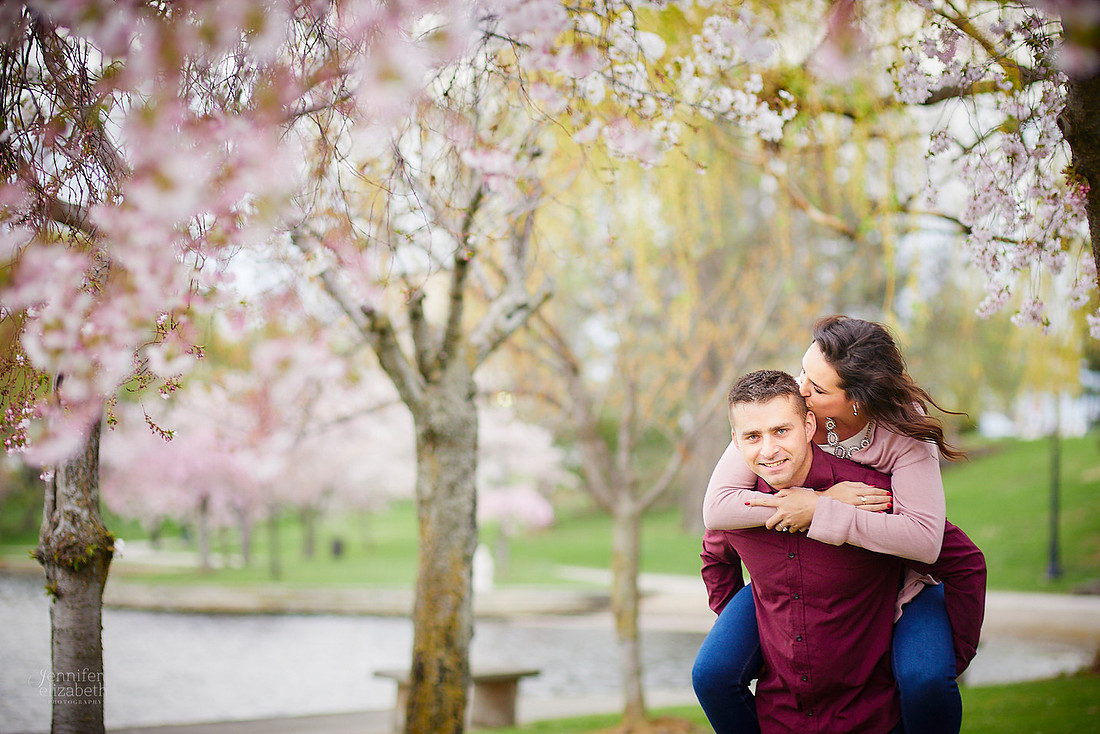 Tara & Pat: Engagement Session at the Cleveland Museum of Art and Wade Oval