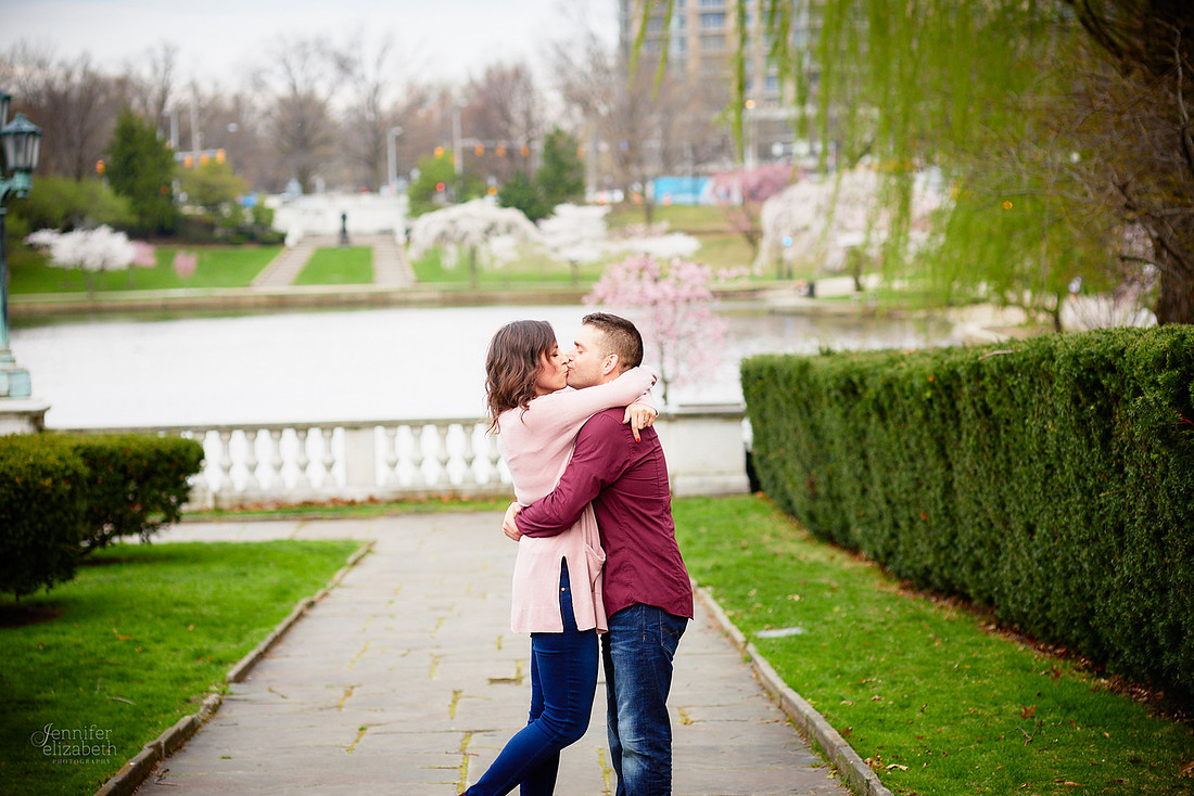 Tara & Pat: Engagement Session at the Cleveland Museum of Art and Wade Oval