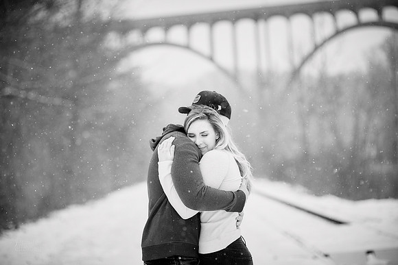Emily & Brett: Winter Engagement in Brecksville Reservation