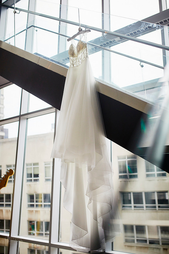 Emily & Brett: Great Lakes Science Center Wedding in Cleveland