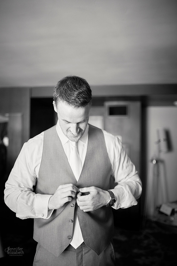 Emily & Brett: Great Lakes Science Center Wedding in Cleveland