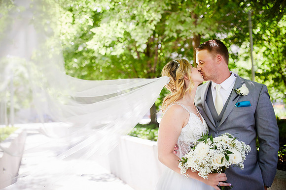 Emily & Brett: Great Lakes Science Center Wedding in Cleveland