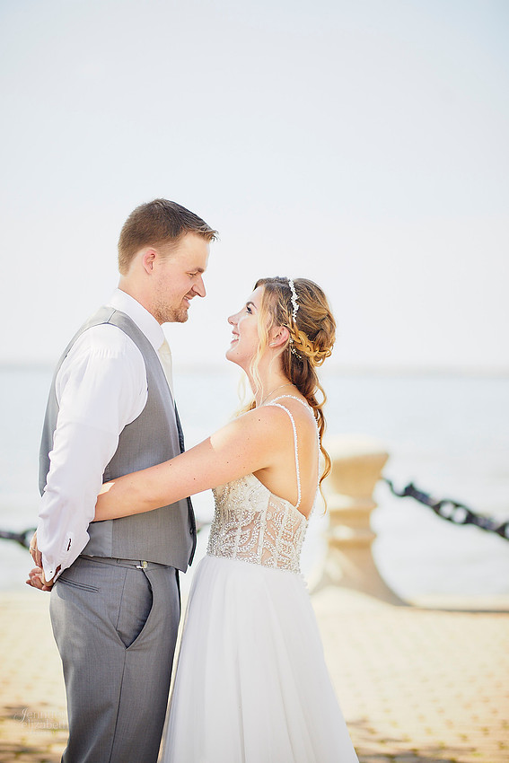 Emily & Brett: Great Lakes Science Center Wedding in Cleveland