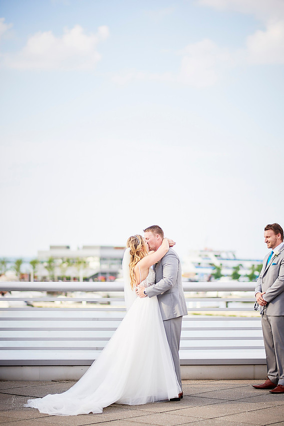 Emily & Brett: Great Lakes Science Center Wedding in Cleveland