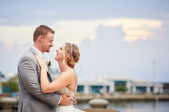 Emily & Brett: Great Lakes Science Center Wedding in Cleveland