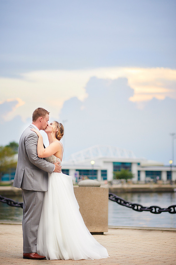Emily & Brett: Great Lakes Science Center Wedding in Cleveland