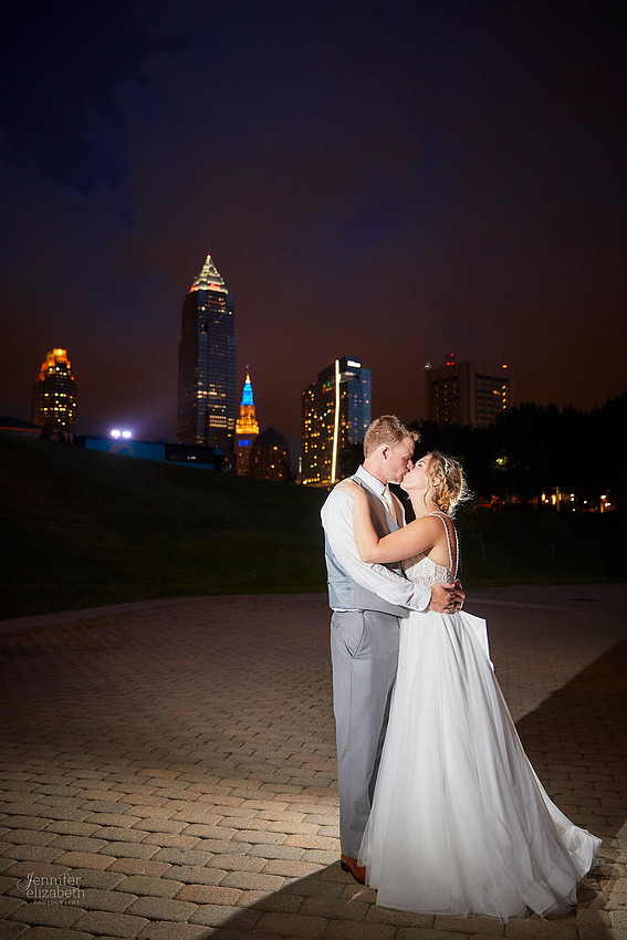 Emily & Brett: Great Lakes Science Center Wedding in Cleveland