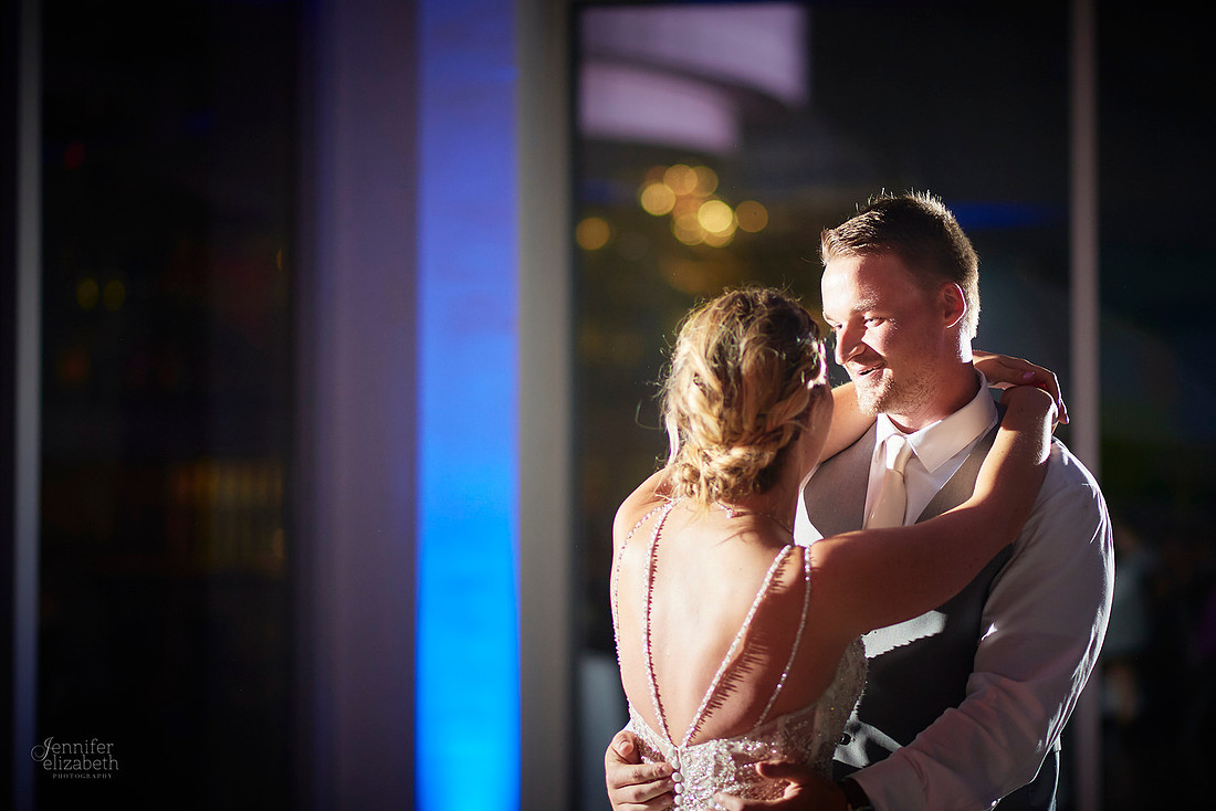 Emily & Brett: Great Lakes Science Center Wedding in Cleveland