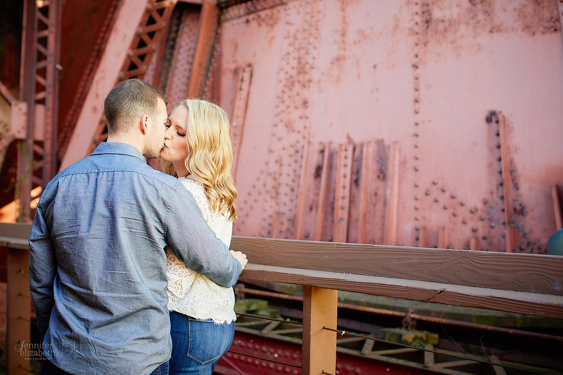 Jordyn & Joe: Engagement Session in The Flats and Cultural Gardens