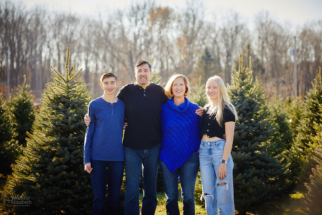 Holiday Tree Farm Mini Portrait Sessions at Sugar Pines Farm in Chesterland, Ohio