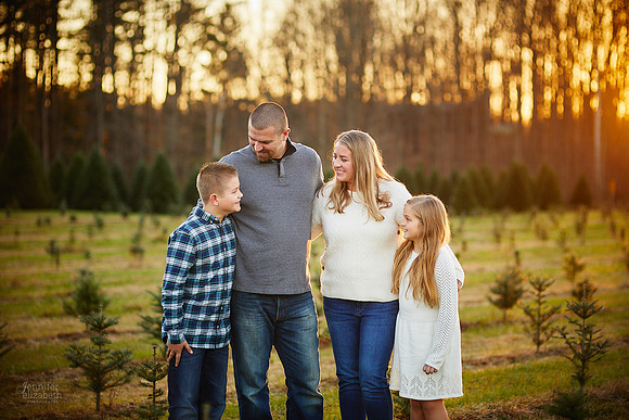 Holiday Tree Farm Mini Portrait Sessions at Sugar Pines Farm in Chesterland, Ohio