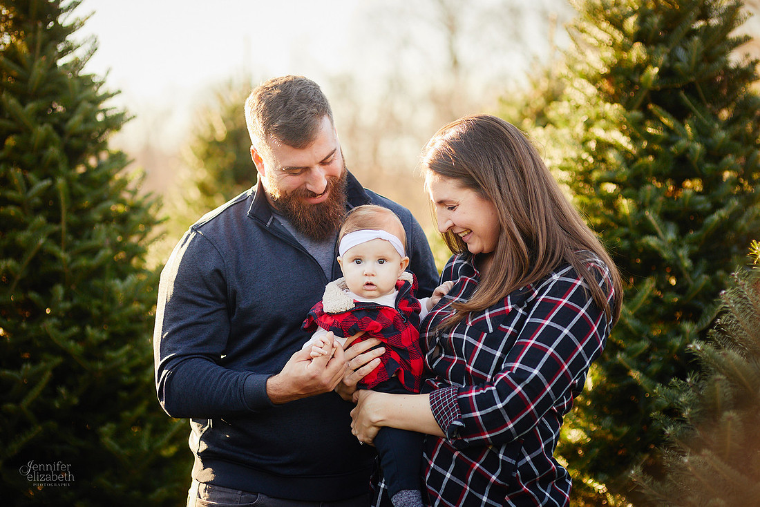 Holiday Tree Farm Mini Portrait Sessions at Sugar Pines Farm in Chesterland, Ohio